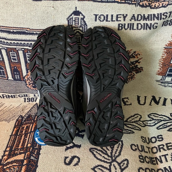 Womens Columbia Crestwood Mid Hiking Boots - Picture 7 of 13